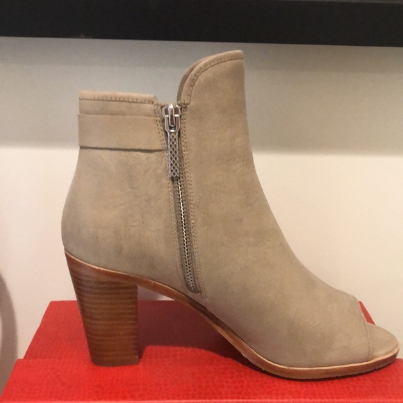 Donald Pliner Kara Peep Toe Pumps Size 9 - Picture 7 of 10